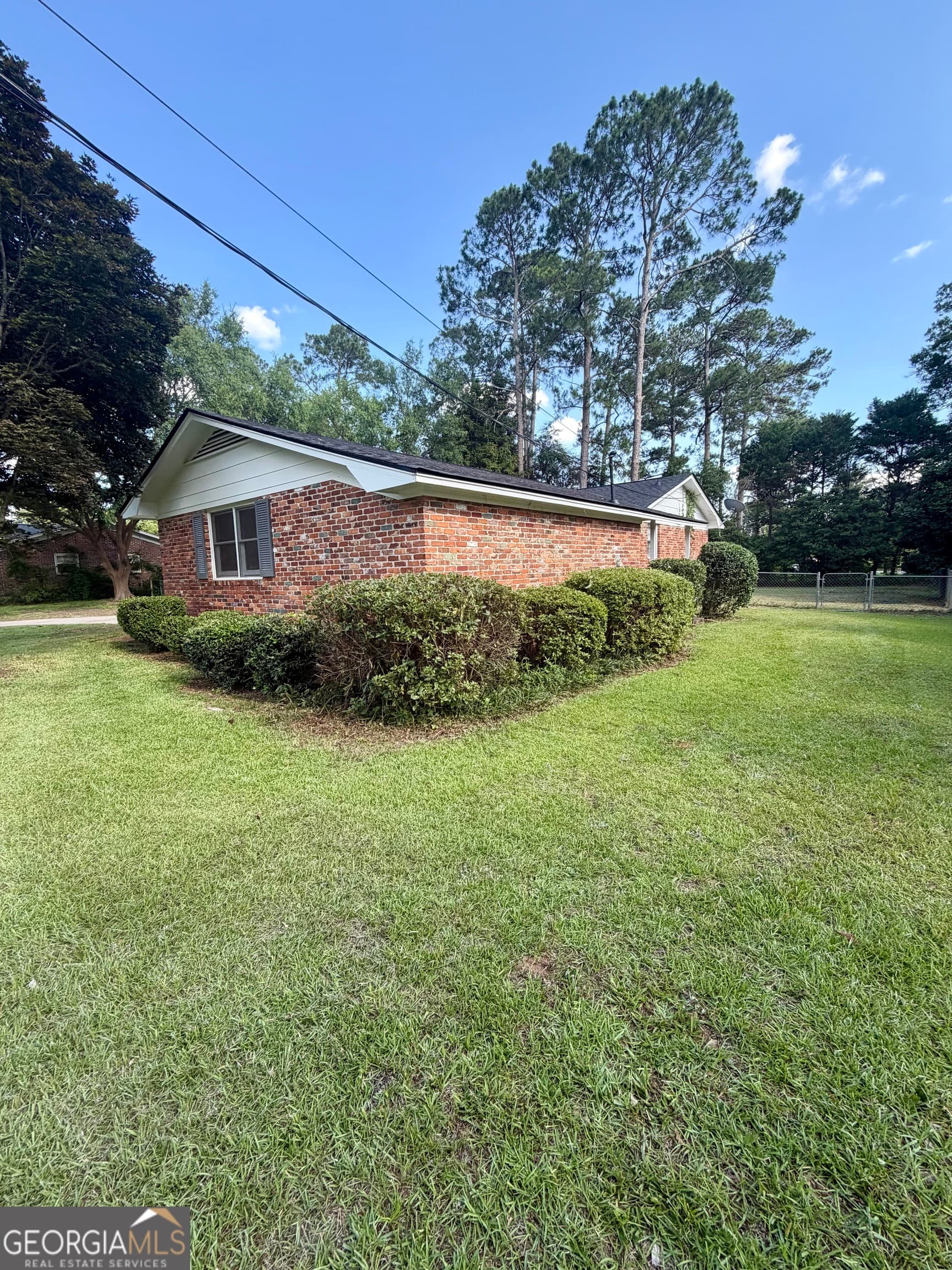 3 bedroom, 2 bathroom, 1,512 sq ft single family residence for sale at 1100 Pineneedle Drive, Perry, GA 31069 — photo 4