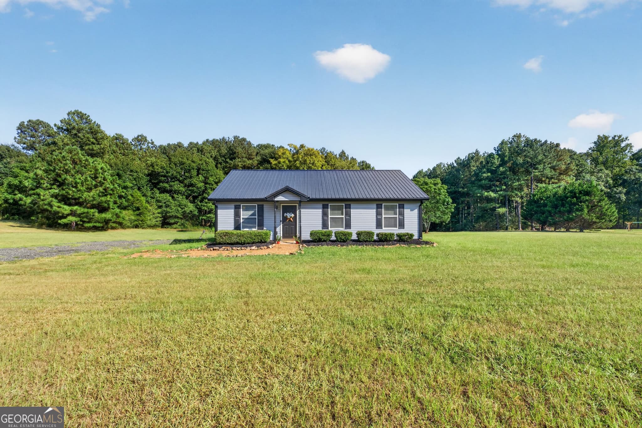 3 bedroom, 2 bathroom, 1,200 sq ft single family residence for sale at 1300 Hill Street, Comer, GA 30629 — photo 3