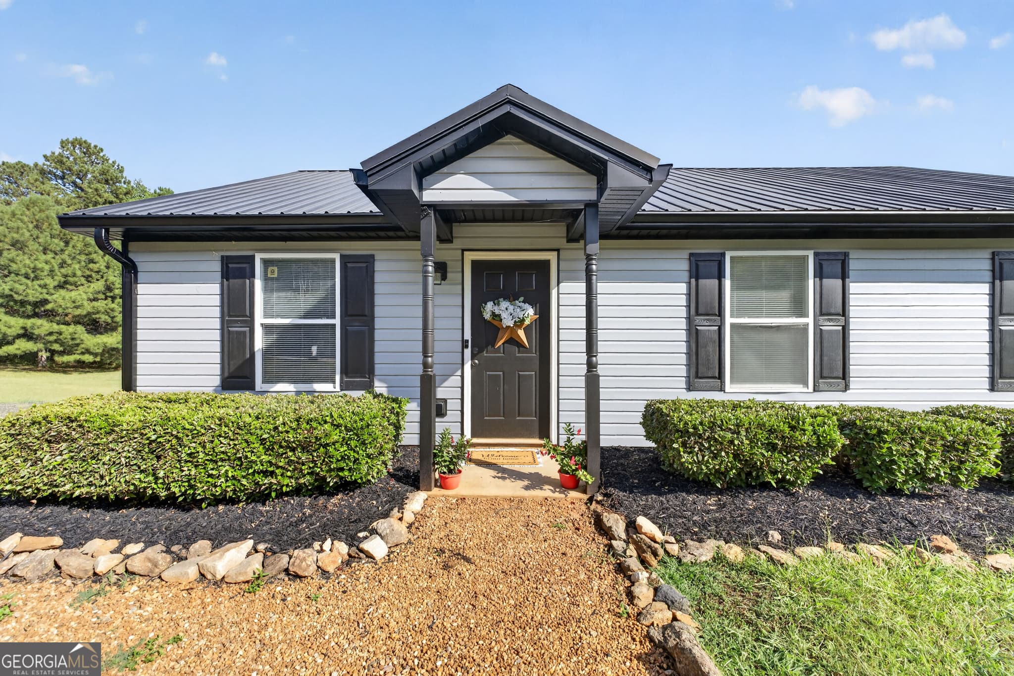 3 bedroom, 2 bathroom, 1,200 sq ft single family residence for sale at 1300 Hill Street, Comer, GA 30629 — photo 1 of 39