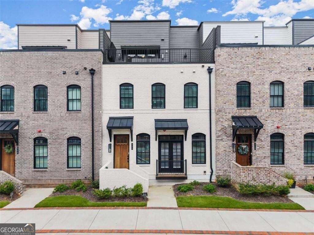 4 bedroom, 4.5 bathroom, 3,152 sq ft townhouse for sale at 338 SUGARVIEW Road, Sugar Hill, GA 30518 — photo 1 of 43