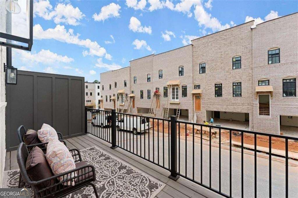 4 bedroom, 4.5 bathroom, 3,152 sq ft townhouse for sale at 338 SUGARVIEW Road, Sugar Hill, GA 30518 — photo 9