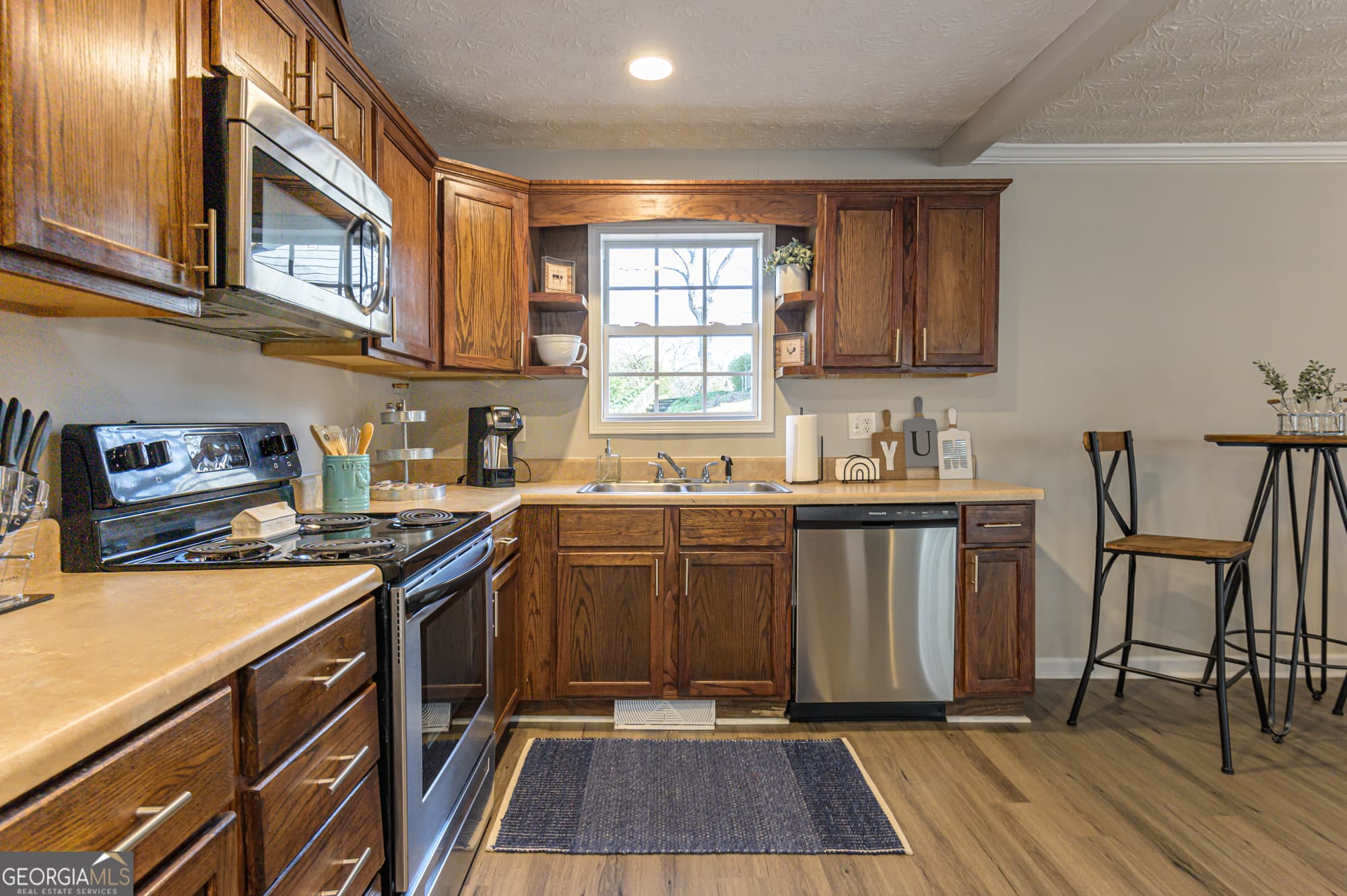 4 bedroom, 2 bathroom single family residence for rent at 196 Etowah Drive, Cartersville, GA 30120 for $5,234 a month — photo 3