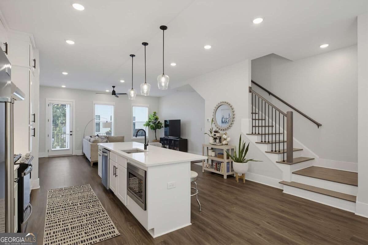 3 bedroom, 3.5 bathroom, 2,175 sq ft townhouse for sale at 2485 Sycamore Road, Atlanta, GA 30318 — photo 7