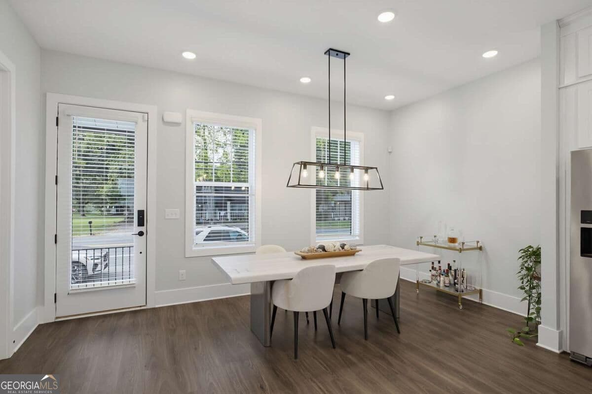 3 bedroom, 3.5 bathroom, 2,175 sq ft townhouse for sale at 2485 Sycamore Road, Atlanta, GA 30318 — photo 3