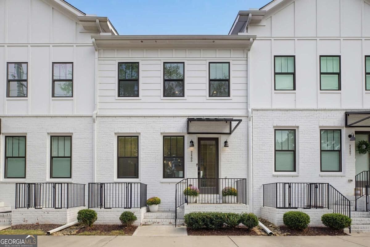 3 bedroom, 3.5 bathroom, 2,175 sq ft townhouse for sale at 2485 Sycamore Road, Atlanta, GA 30318
