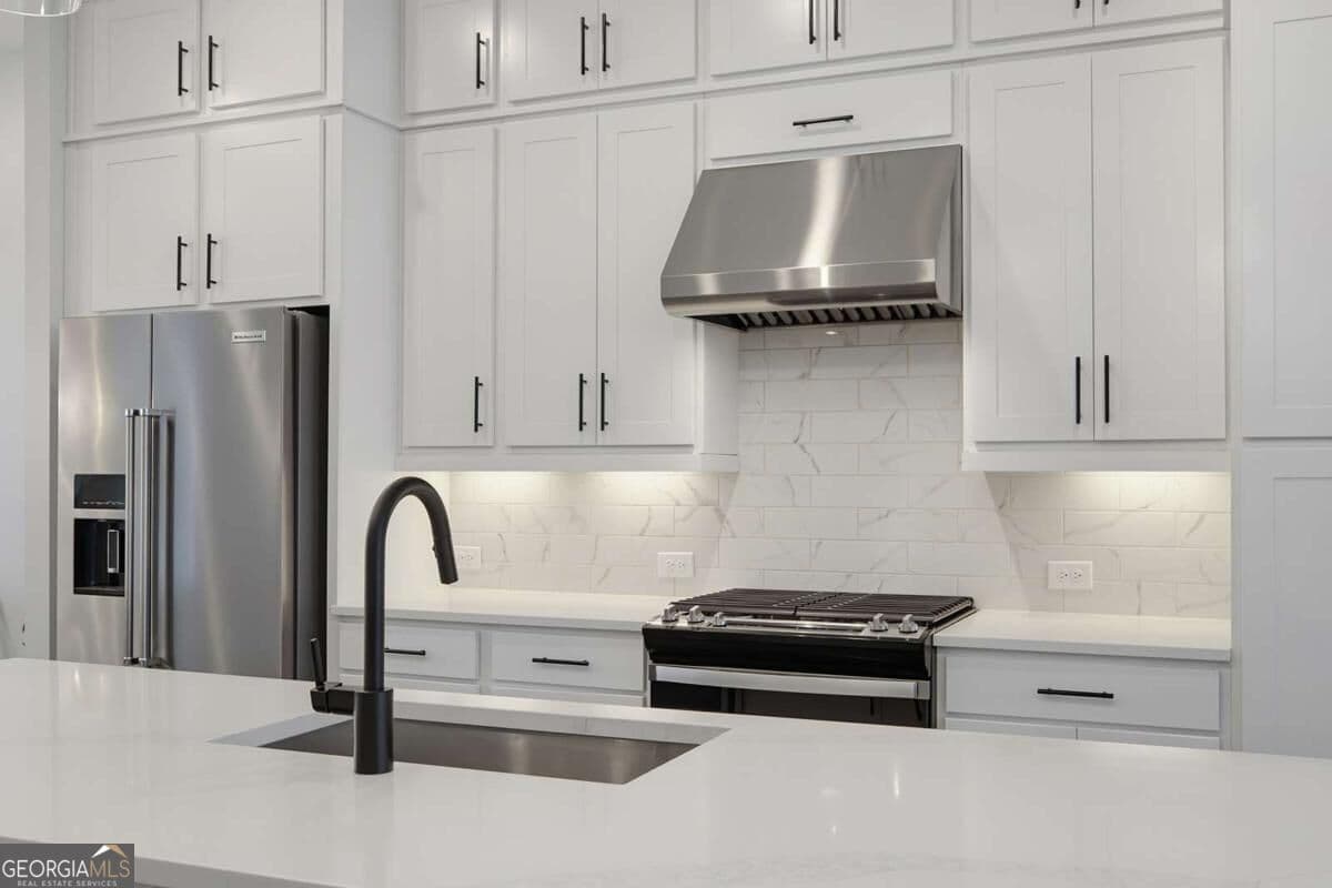 3 bedroom, 3.5 bathroom, 2,175 sq ft townhouse for sale at 2485 Sycamore Road, Atlanta, GA 30318 — photo 5