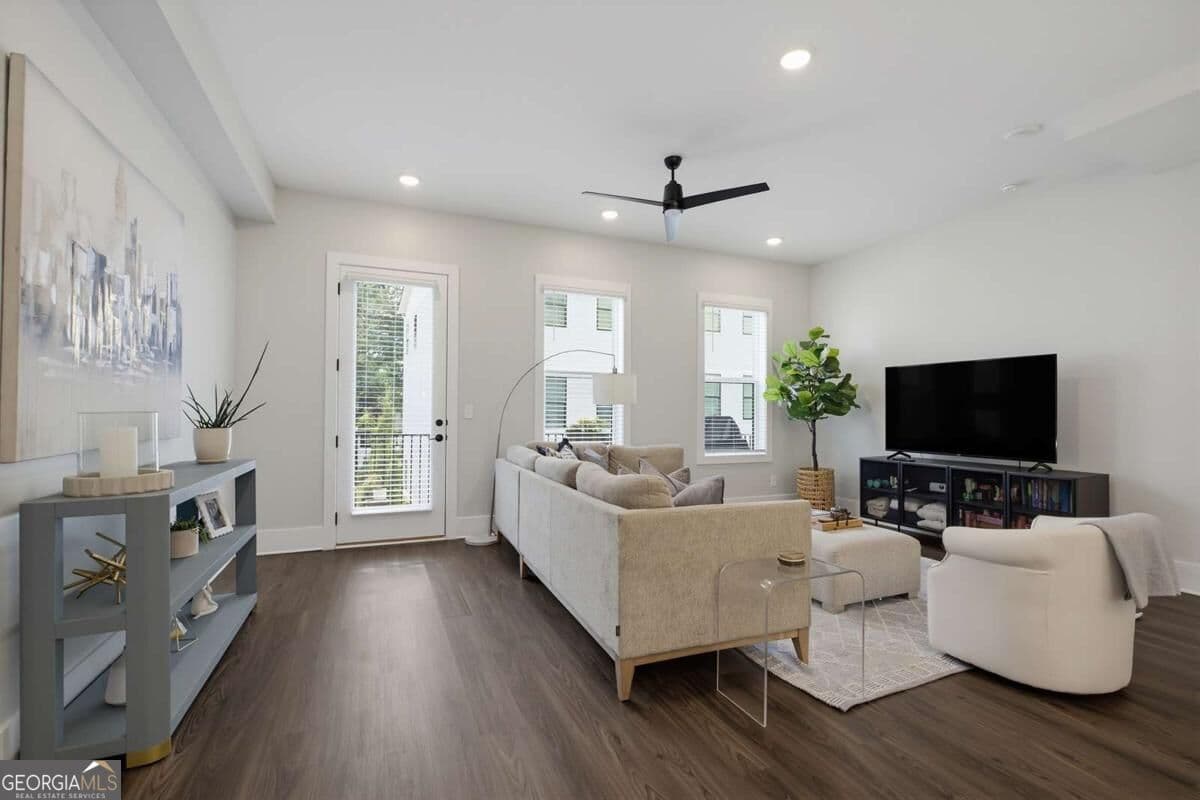3 bedroom, 3.5 bathroom, 2,175 sq ft townhouse for sale at 2485 Sycamore Road, Atlanta, GA 30318 — photo 10