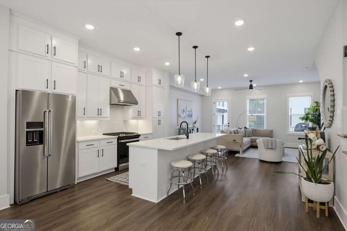 3 bedroom, 3.5 bathroom, 2,175 sq ft townhouse for sale at 2485 Sycamore Road, Atlanta, GA 30318 — photo 4