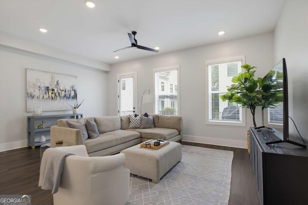 3 bedroom, 3.5 bathroom, 2,175 sq ft townhouse for sale at 2485 Sycamore Road, Atlanta, GA 30318 — photo 8