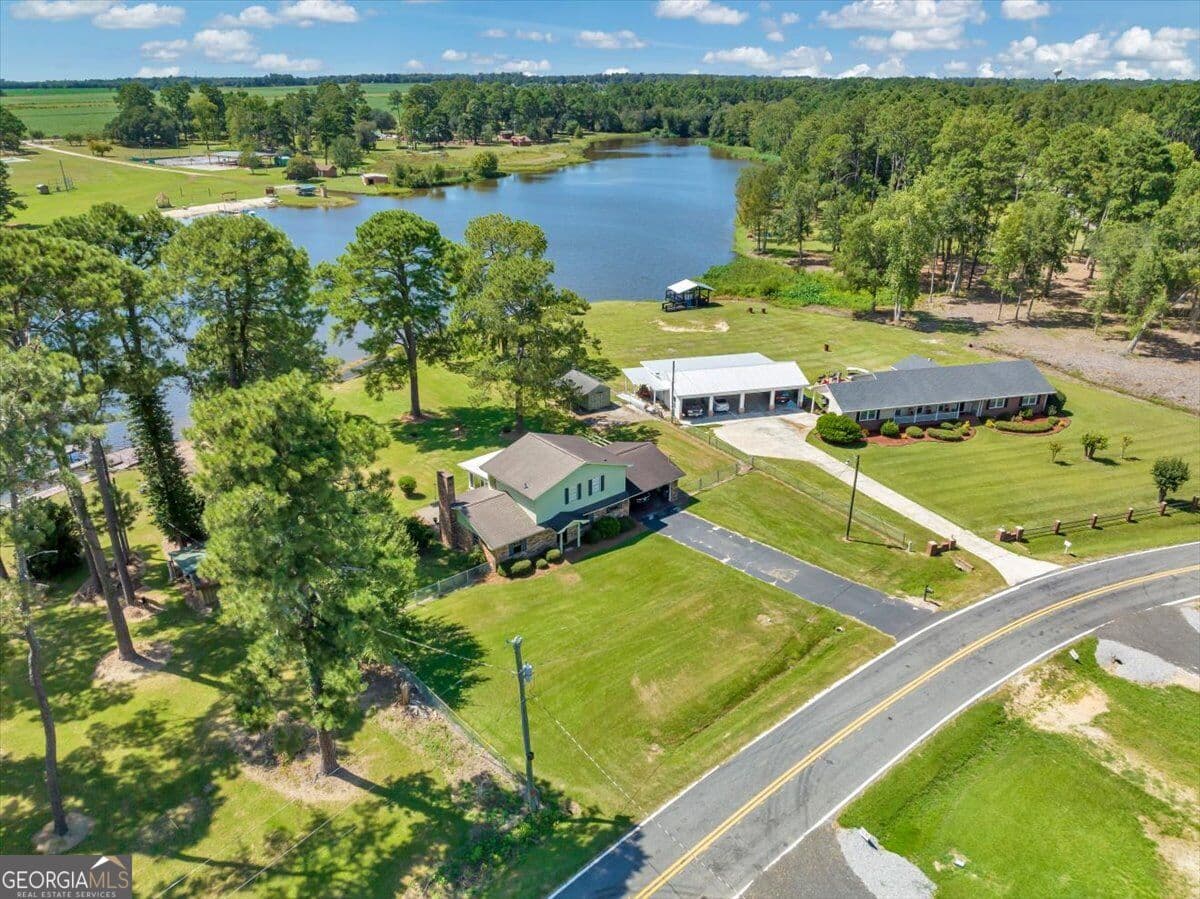 3 bedroom, 2 bathroom, 1,779 sq ft single family residence for sale at 443 Lakeshore Road, Pelham, GA 31779 — photo 4