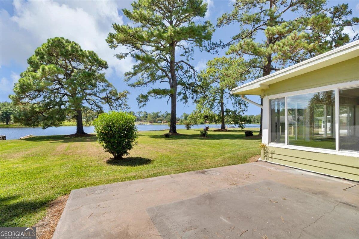 3 bedroom, 2 bathroom, 1,779 sq ft single family residence for sale at 443 Lakeshore Road, Pelham, GA 31779 — photo 8