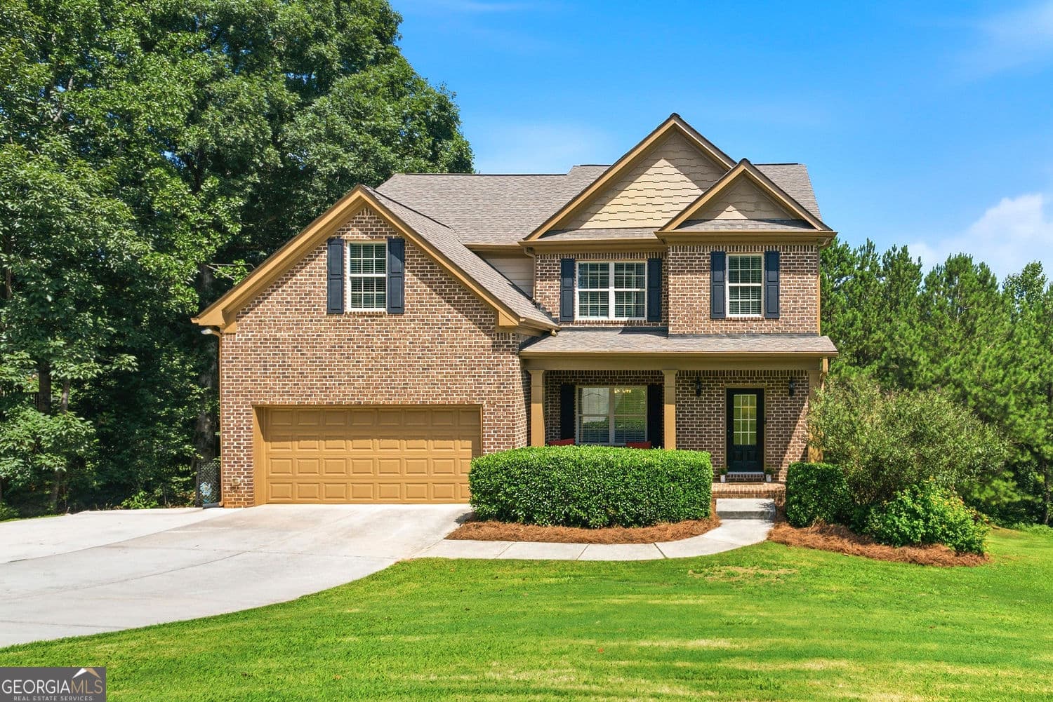 4 bedroom, 4.5 bathroom, 3,253 sq ft single family residence for sale at 905 Maple Creek Court, Loganville, GA 30052 — photo 1 of 38