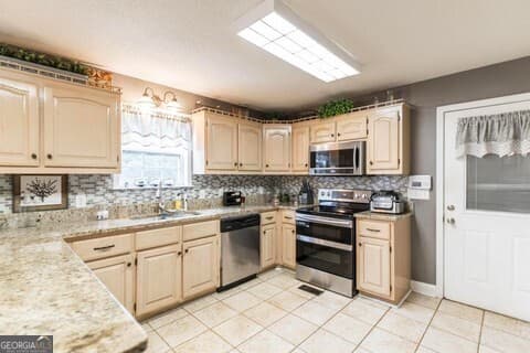 3 bedroom, 2.5 bathroom, 3,008 sq ft single family residence for sale at 191 Henry Drive, Gray, GA 31032 — photo 6