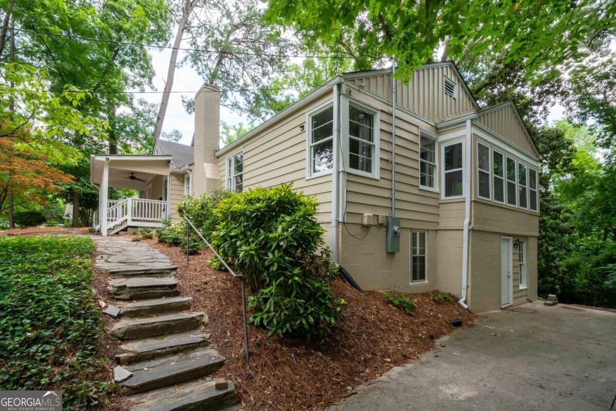 3 bedroom, 2.5 bathroom, 1,612 sq ft single family residence for sale at 444 Collier Road, Atlanta, GA 30309 — photo 6