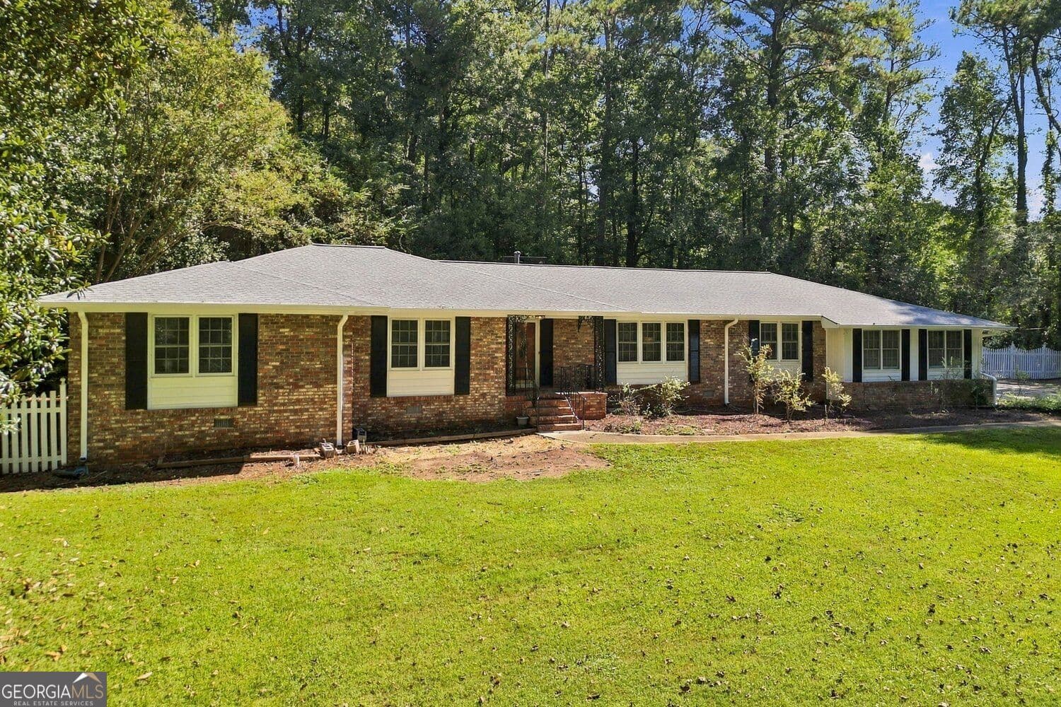 4 bedroom, 2.5 bathroom, 3,080 sq ft single family residence for sale at 2207 Rosser Place, Smoke Rise, GA 30087 — photo 3