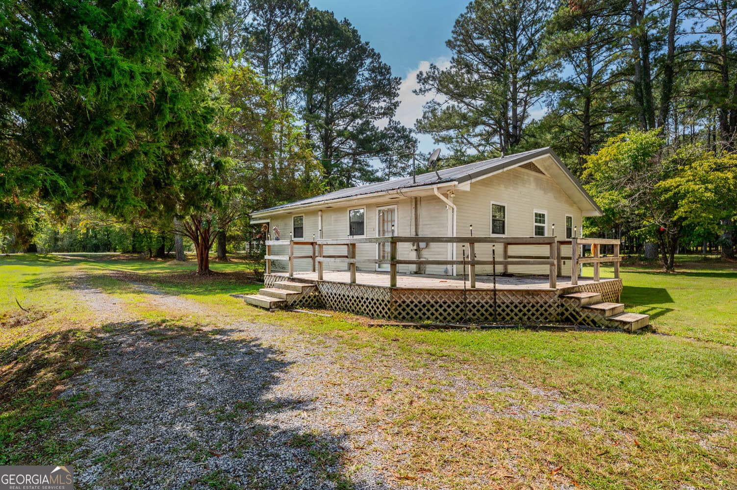 1 bedroom, 1 bathroom, 957 sq ft single family residence for sale at 381 McCarter Road, Lafayette, GA 30728 — photo 3