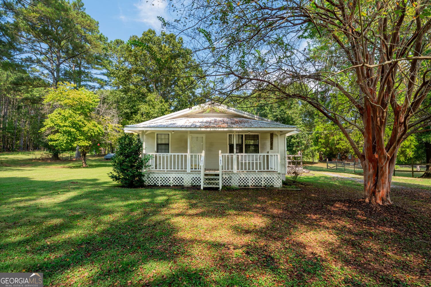 1 bedroom, 1 bathroom, 957 sq ft single family residence for sale at 381 McCarter Road, Lafayette, GA 30728 — photo 1 of 24