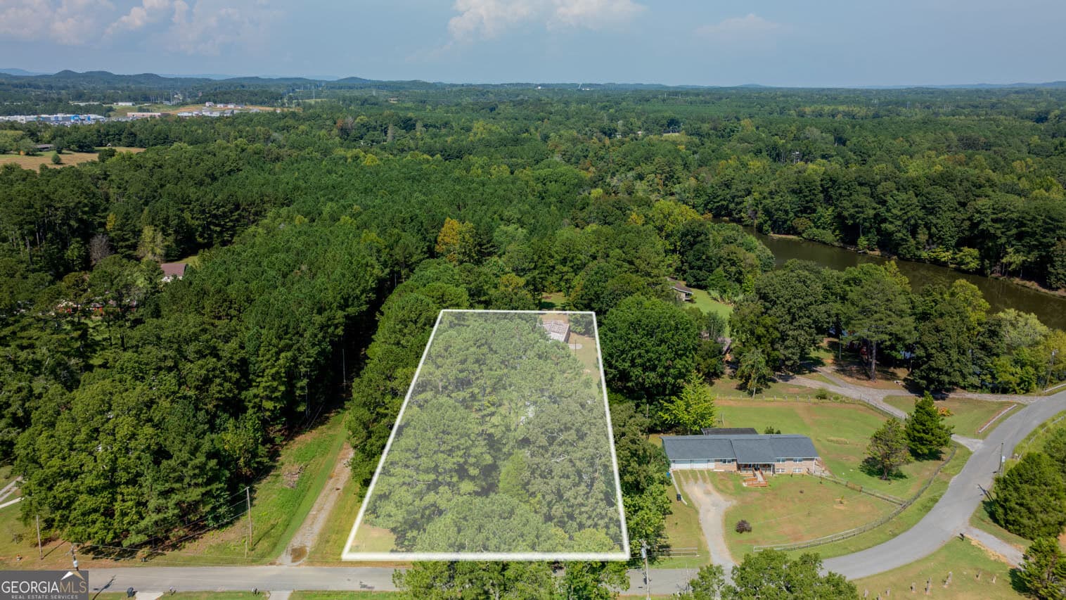 1 bedroom, 1 bathroom, 957 sq ft single family residence for sale at 381 McCarter Road, Lafayette, GA 30728 — photo 4