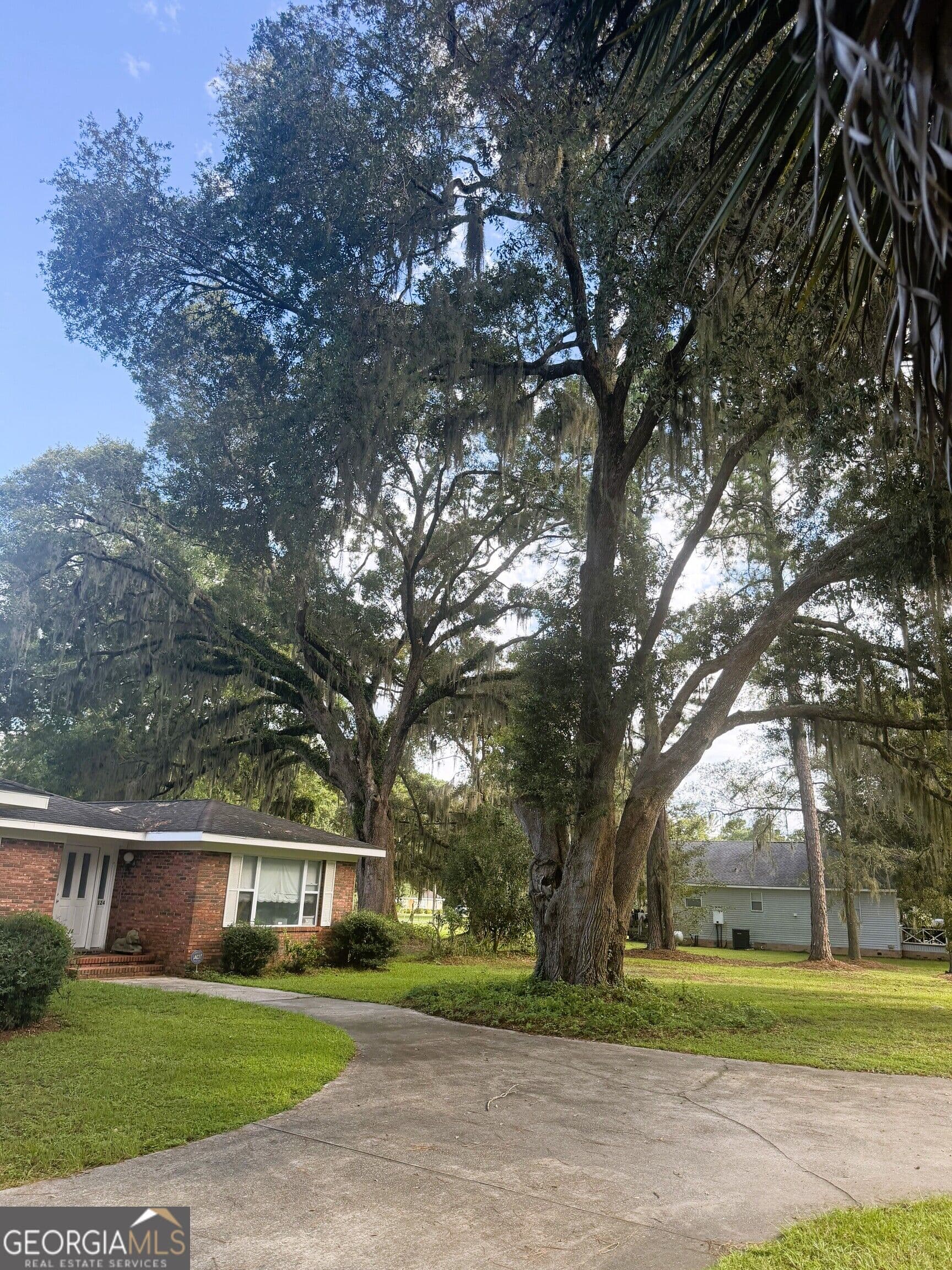 4 bedroom, 3 bathroom, 2,669 sq ft single family residence for sale at 1124 Myers Hill Road, Brunswick, GA 31523 — photo 3