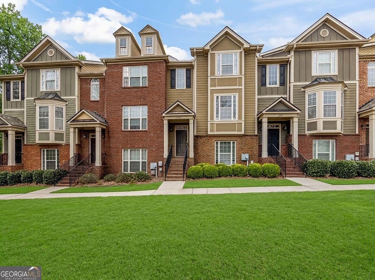 4 bedroom, 3.5 bathroom, 2,195 sq ft townhouse for sale at 3998 Llewellin Lane, Smyrna, GA 30082 — photo 1 of 22