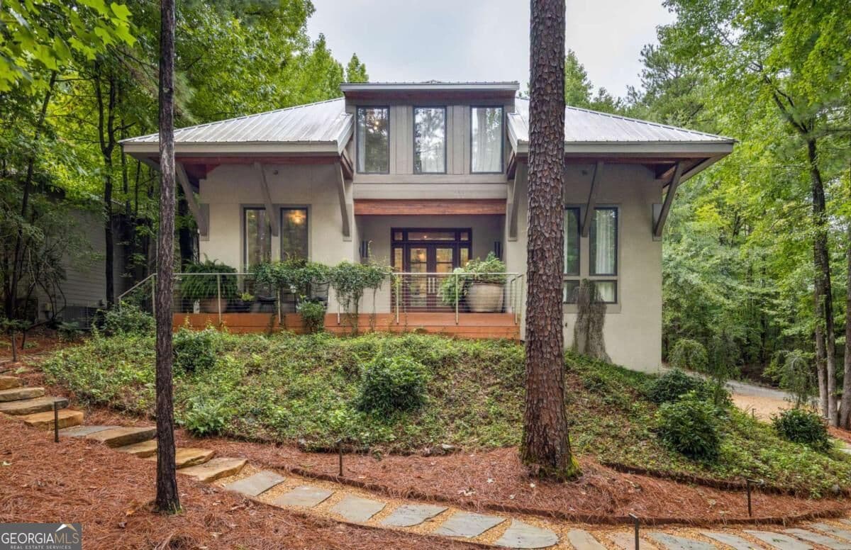 4 bedroom, 4 bathroom, 3,959 sq ft single family residence for sale at 9016 Selborne Lane, Chattahoochee Hills, GA 30268 — photo 2