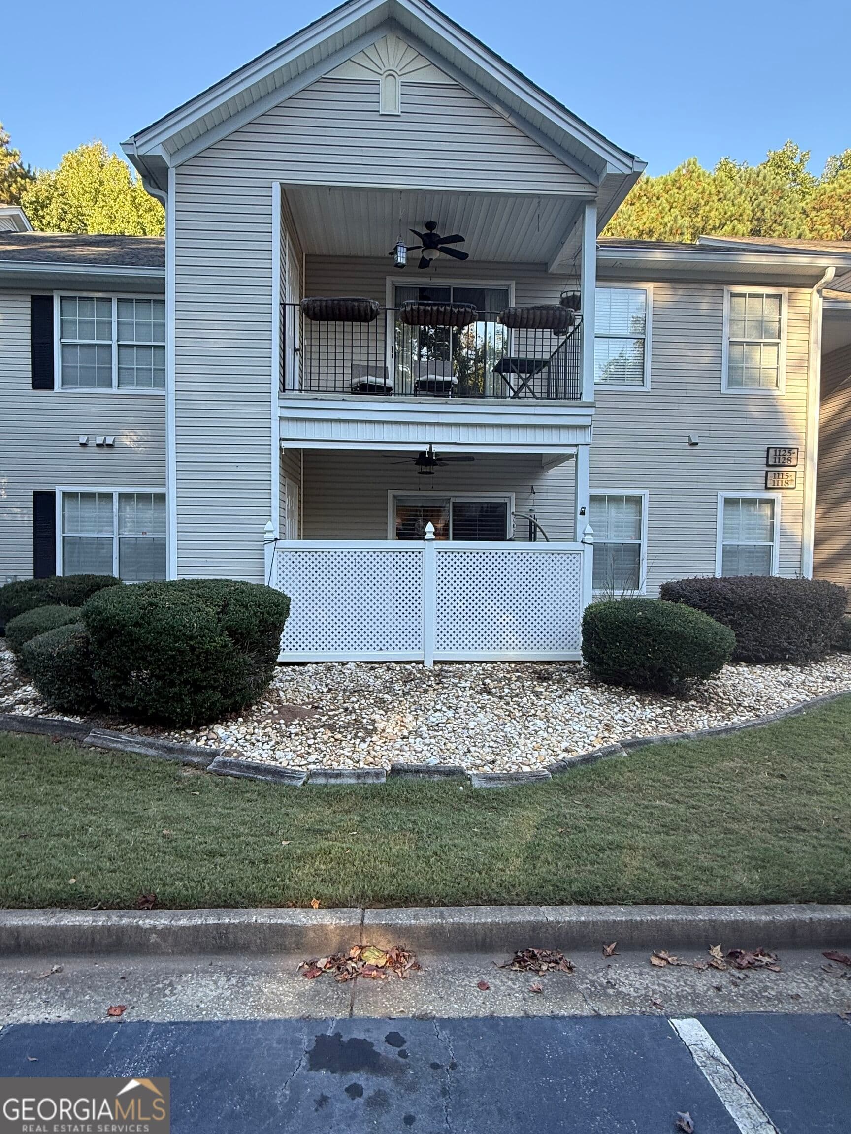 2 bedroom, 3 bathroom, 1,324 sq ft condominium for sale at 1115 Ridgefield Drive, Peachtree City, GA 30269 — photo 3