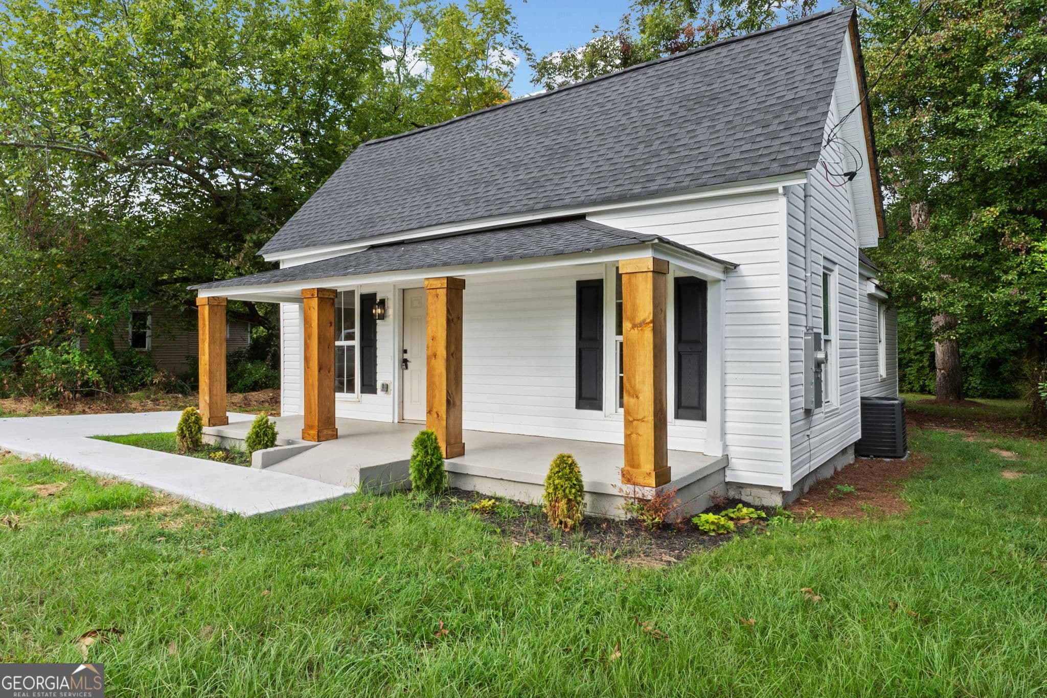 4 bedroom, 2 bathroom, 1,338 sq ft single family residence for sale at 415 N 15th Street, Griffin, GA 30223 — photo 3