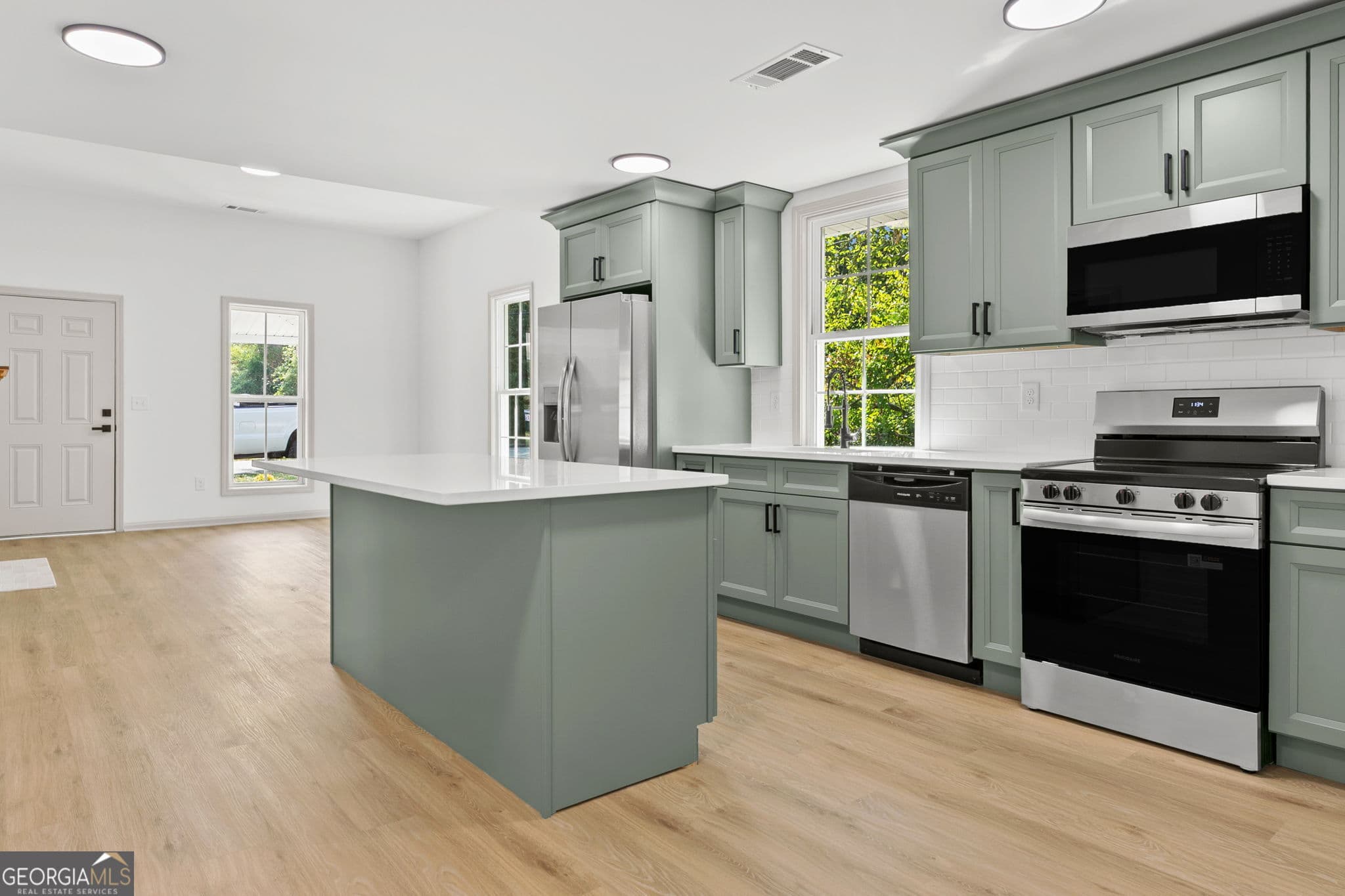 4 bedroom, 2 bathroom, 1,338 sq ft single family residence for sale at 415 N 15th Street, Griffin, GA 30223 — photo 9