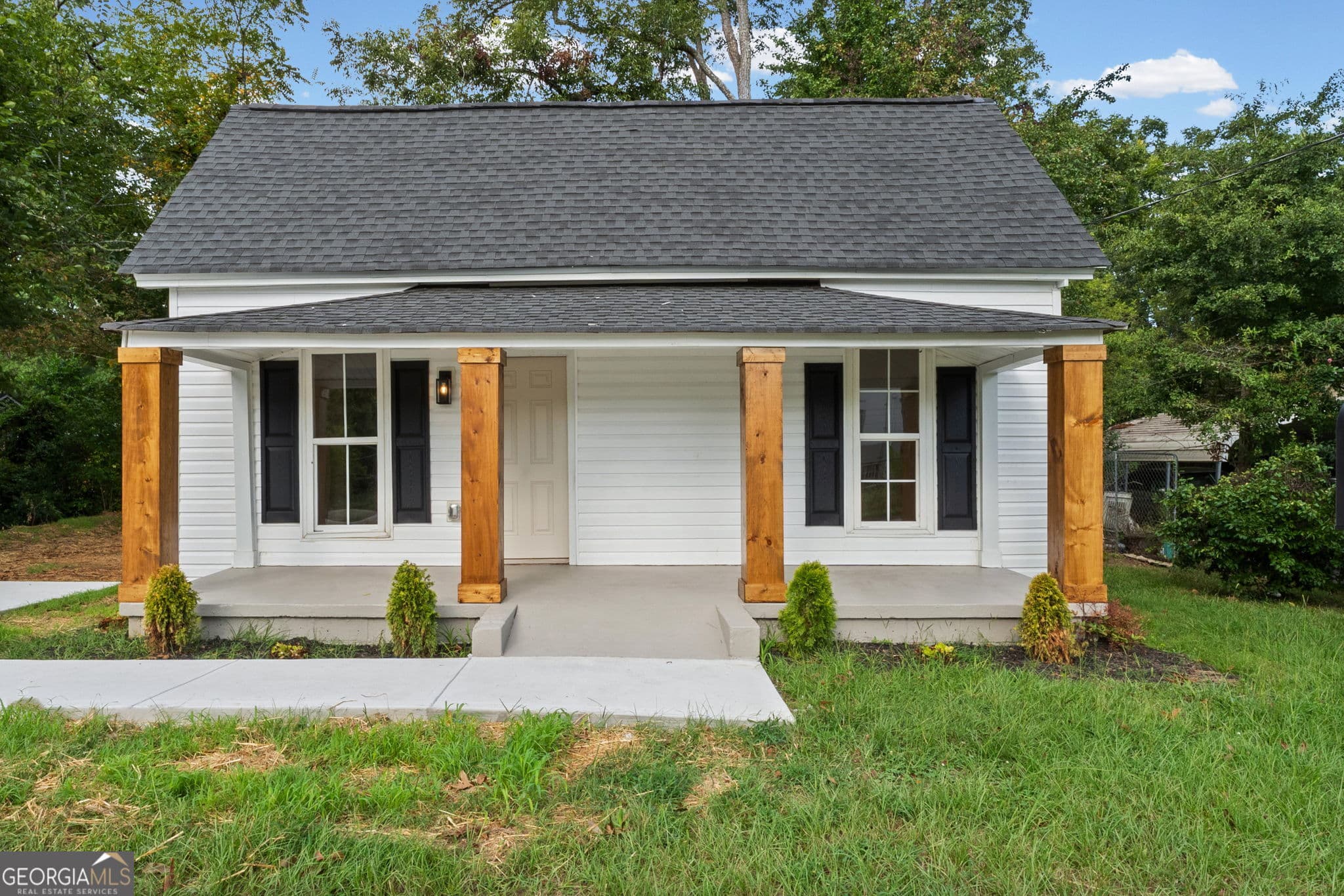 4 bedroom, 2 bathroom, 1,338 sq ft single family residence for sale at 415 N 15th Street, Griffin, GA 30223 — photo 4