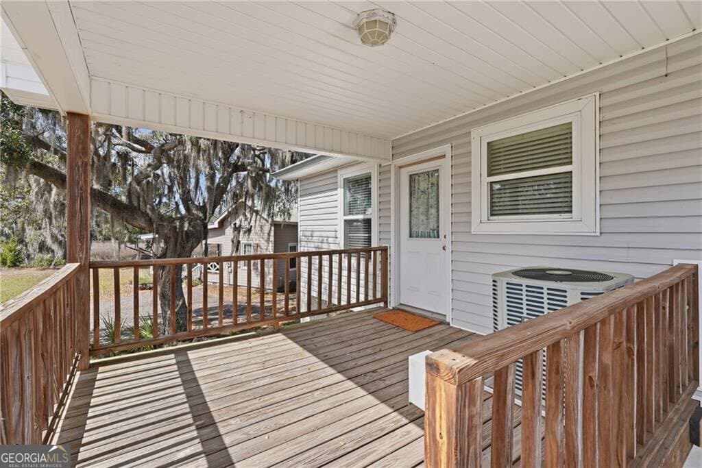 3 bedroom, 2 bathroom, 1,600 sq ft single family residence for sale at 1116 Pleasure Point Lane, Townsend, GA 31331 — photo 7