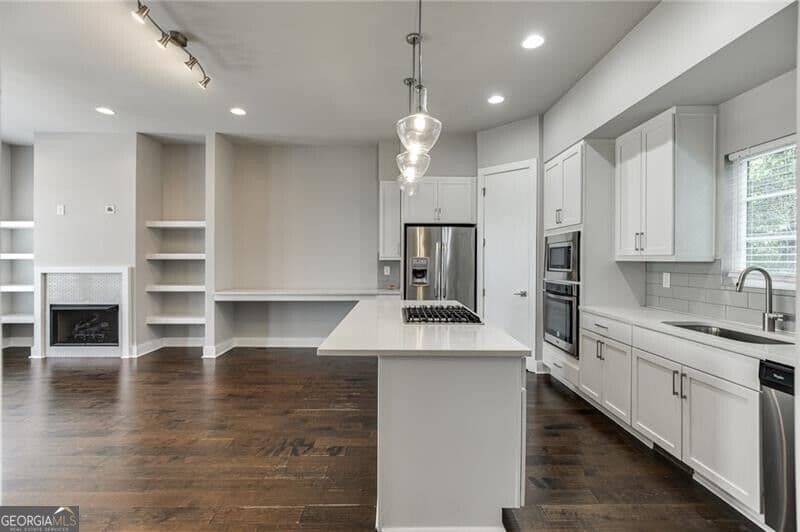 2 bedroom, 2.5 bathroom, 1,746 sq ft townhouse for rent at 721 Taylor Court, Atlanta, GA 30324 for $3,500 a month — photo 3