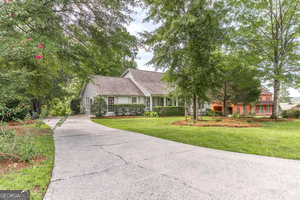 4 bedroom, 2.5 bathroom, 2,606 sq ft single family residence for sale at 6806 Bay Point Drive, Macon, GA 31220 — photo 3