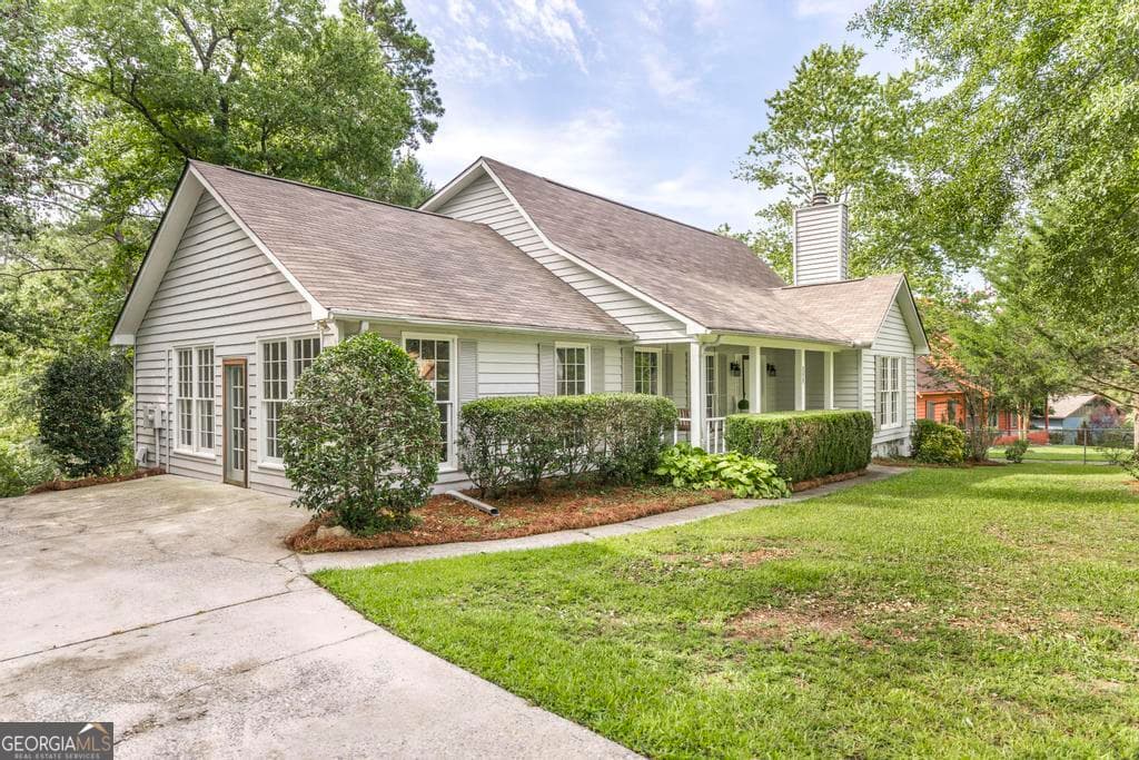 4 bedroom, 2.5 bathroom, 2,606 sq ft single family residence for sale at 6806 Bay Point Drive, Macon, GA 31220