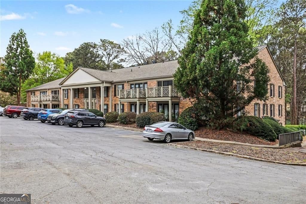 1 bedroom, 1 bathroom, 756 sq ft condominium for sale at 3650 Ashford Dunwoody Road 904, Atlanta, GA 30319 — photo 2
