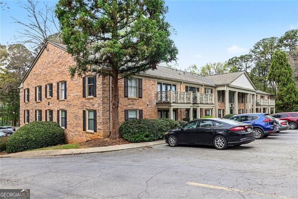 1 bedroom, 1 bathroom, 756 sq ft condominium for sale at 3650 Ashford Dunwoody Road 904, Atlanta, GA 30319 — photo 3