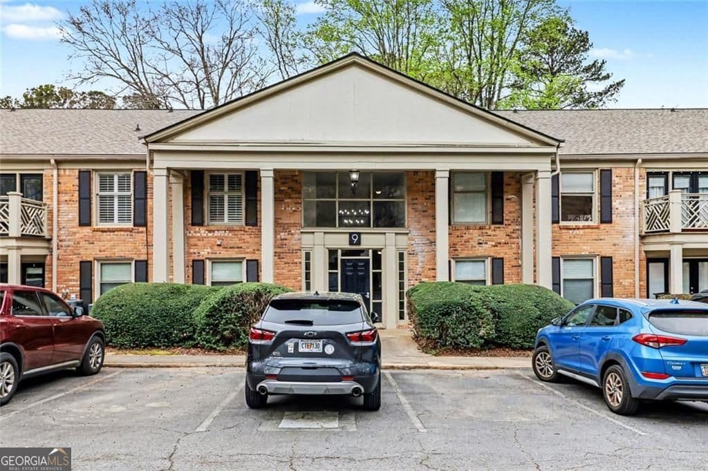 1 bedroom, 1 bathroom, 756 sq ft condominium for sale at 3650 Ashford Dunwoody Road 904, Atlanta, GA 30319 — photo 1 of 33