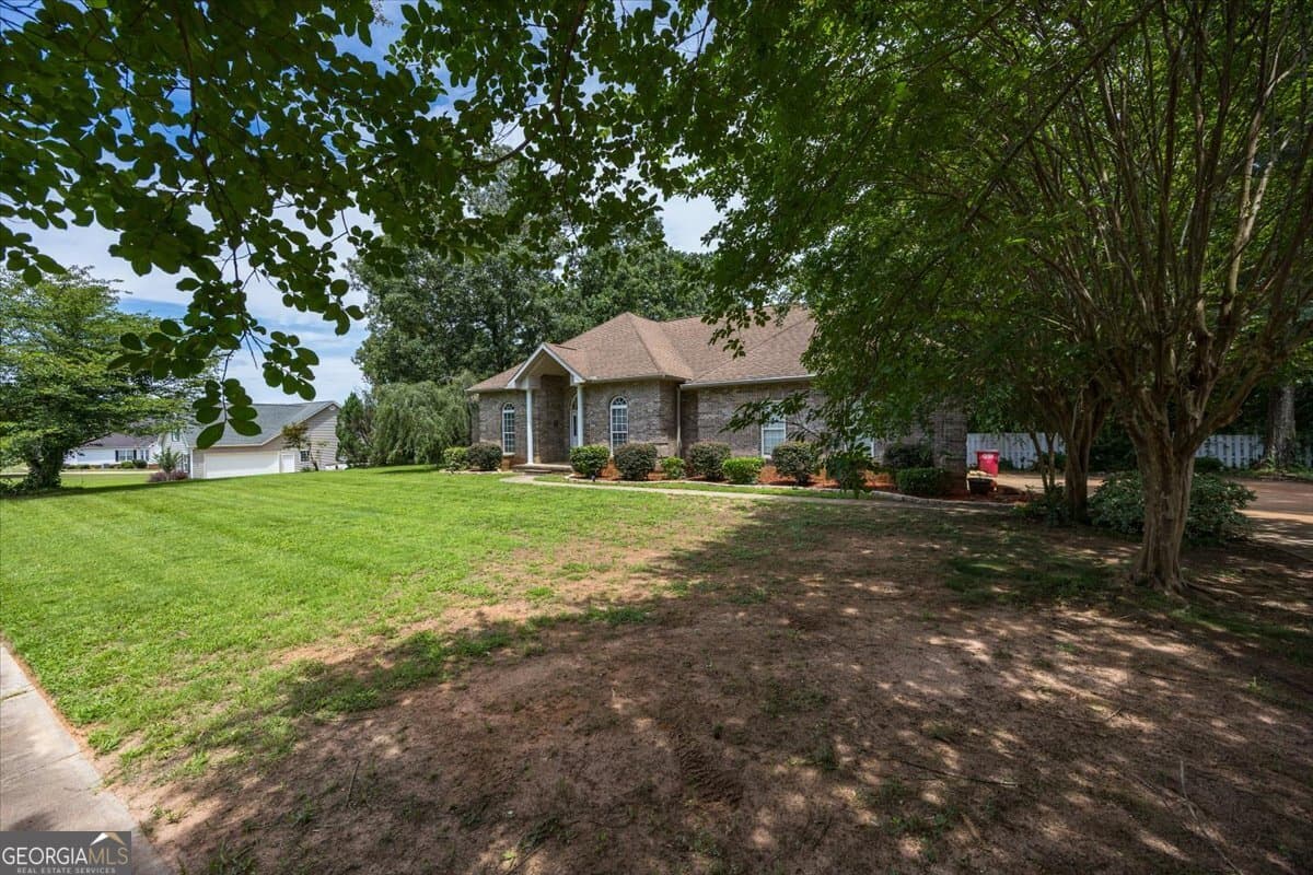 4 bedroom, 2 bathroom, 2,385 sq ft single family residence for sale at 156 Henry Drive, Gray, GA 31032 — photo 2