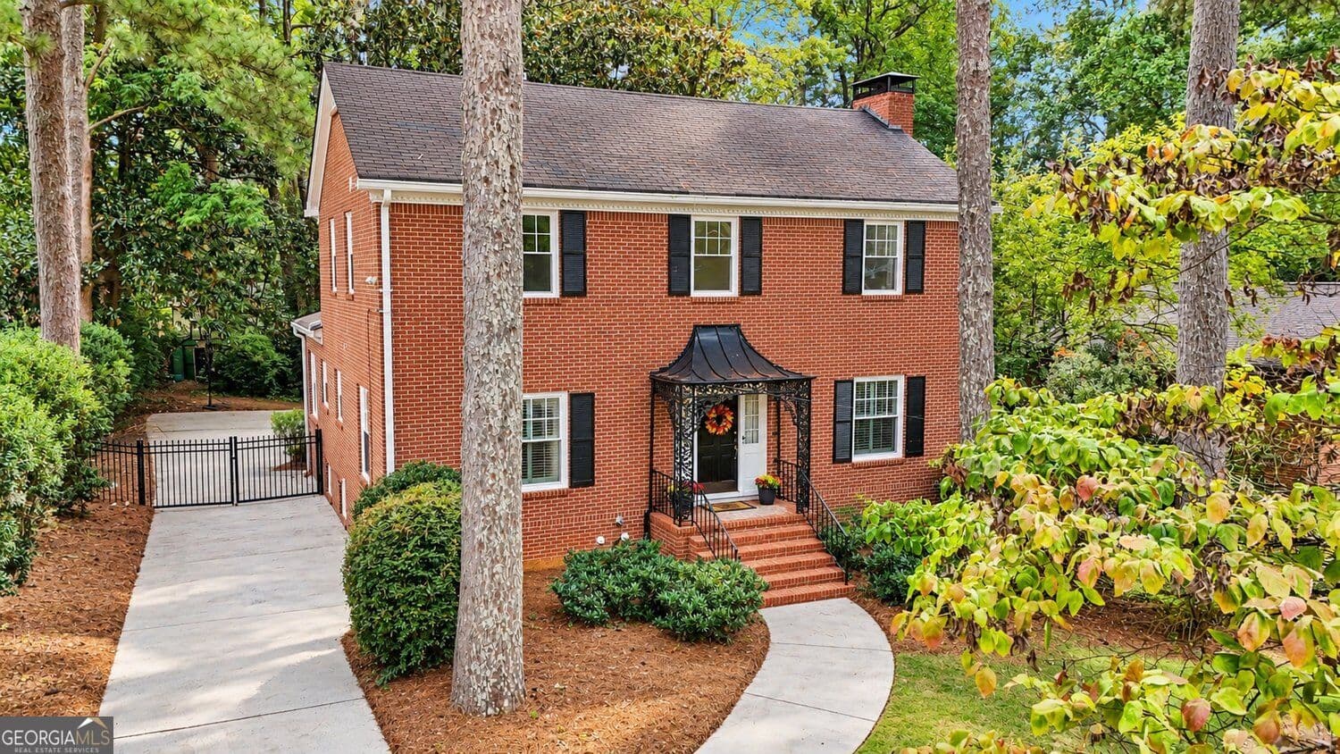 4 bedroom, 3 bathroom, 3,341 sq ft single family residence for sale at 3249 Majestic Circle, Avondale Estates, GA 30002 — photo 3