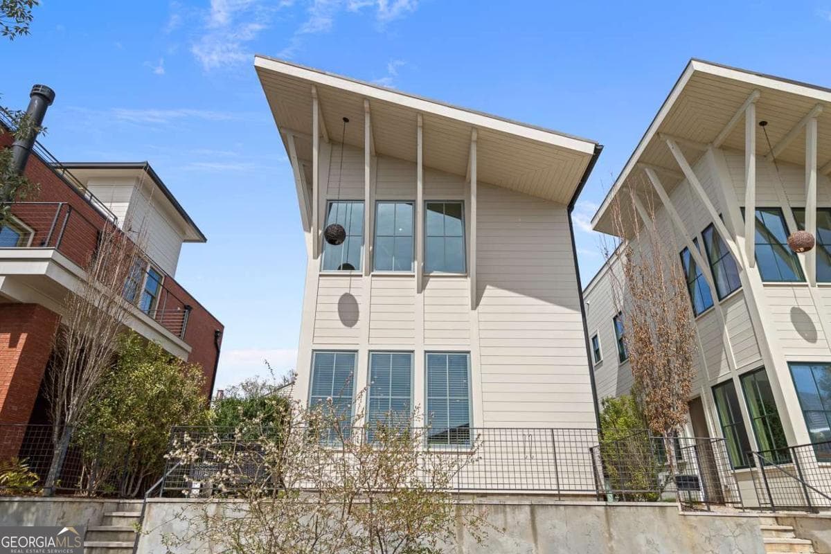 3 bedroom, 2.5 bathroom, 1,512 sq ft single family residence for sale at 155 Breakspear Lane, Fayetteville, GA 30214 — photo 3