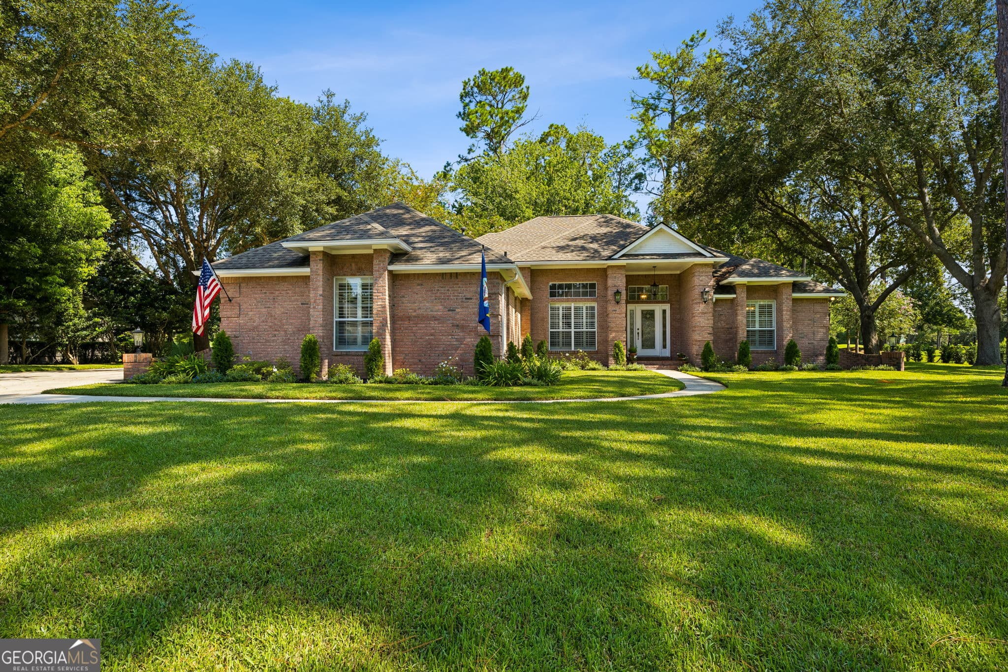 3 bedroom, 2.5 bathroom, 2,410 sq ft single family residence under contract at 513 Cardinal Circle, St. Marys, GA 31558