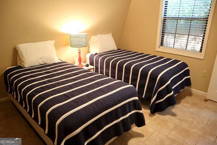 3 bedroom, 2 bathroom, 1,350 sq ft cabin,single family residence for sale at 925 Barbara Point Road, Sparta, GA 31087 — photo 2