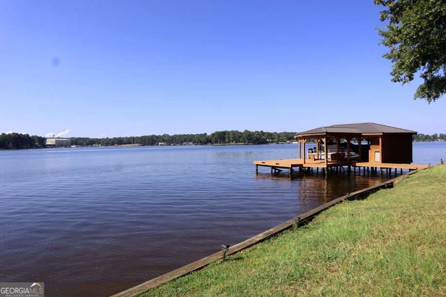 3 bedroom, 2 bathroom, 1,350 sq ft cabin,single family residence for sale at 925 Barbara Point Road, Sparta, GA 31087 — photo 3