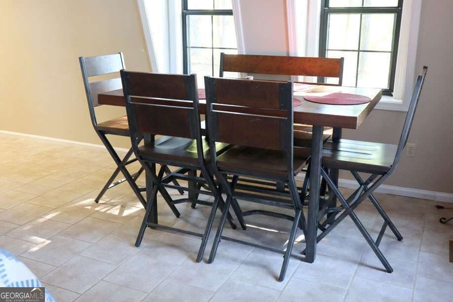 3 bedroom, 2 bathroom, 1,350 sq ft cabin,single family residence for sale at 925 Barbara Point Road, Sparta, GA 31087 — photo 4
