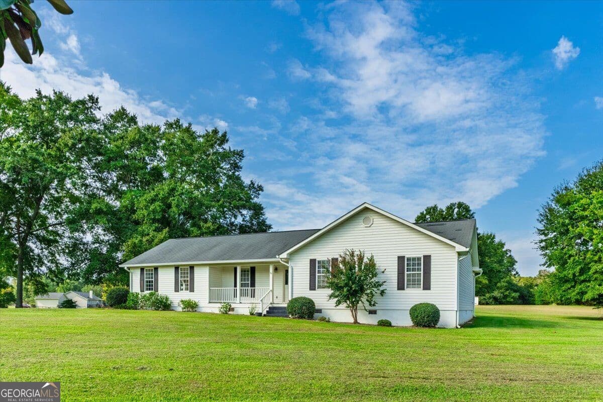 3 bedroom, 2 bathroom, 1,716 sq ft single family residence for sale at 106 Stonegables Drive, Gray, GA 31032 — photo 2
