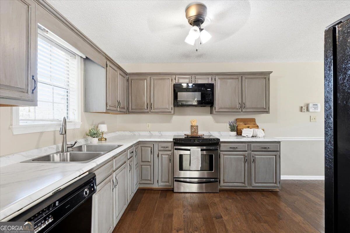 3 bedroom, 2 bathroom, 1,716 sq ft single family residence for sale at 106 Stonegables Drive, Gray, GA 31032 — photo 10