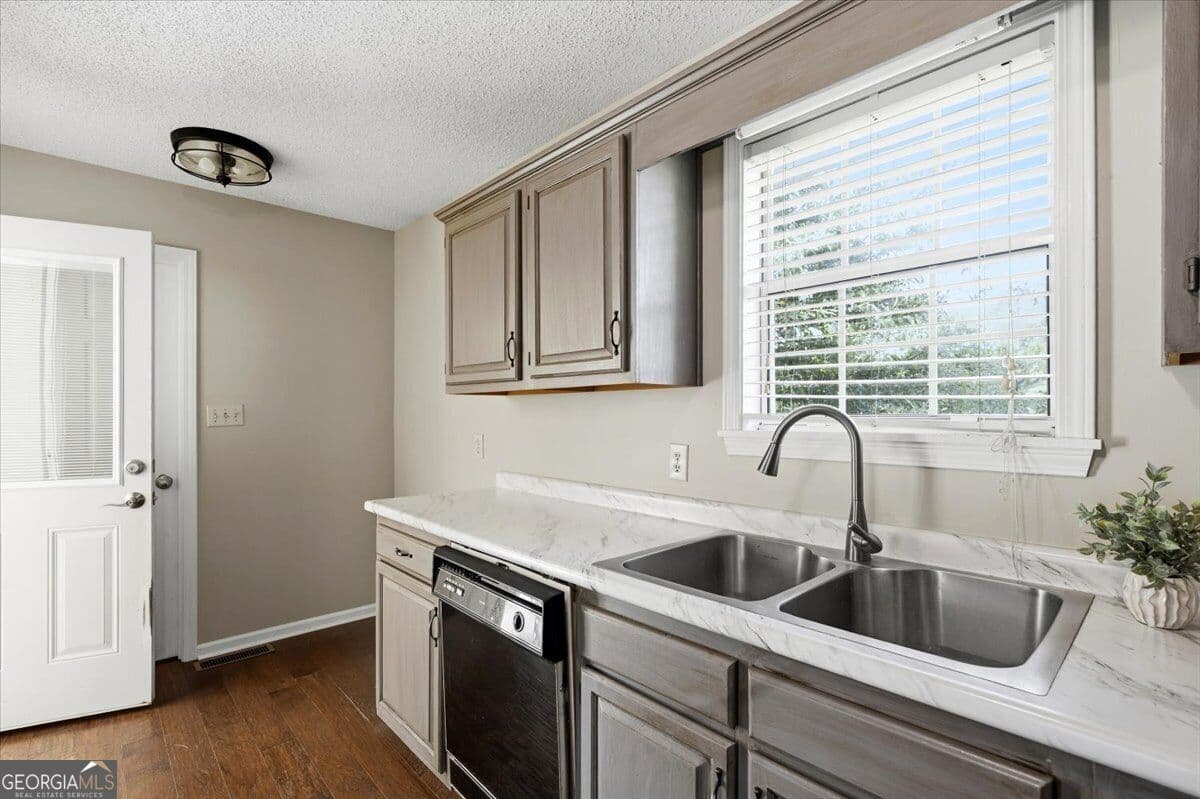 3 bedroom, 2 bathroom, 1,716 sq ft single family residence for sale at 106 Stonegables Drive, Gray, GA 31032 — photo 8