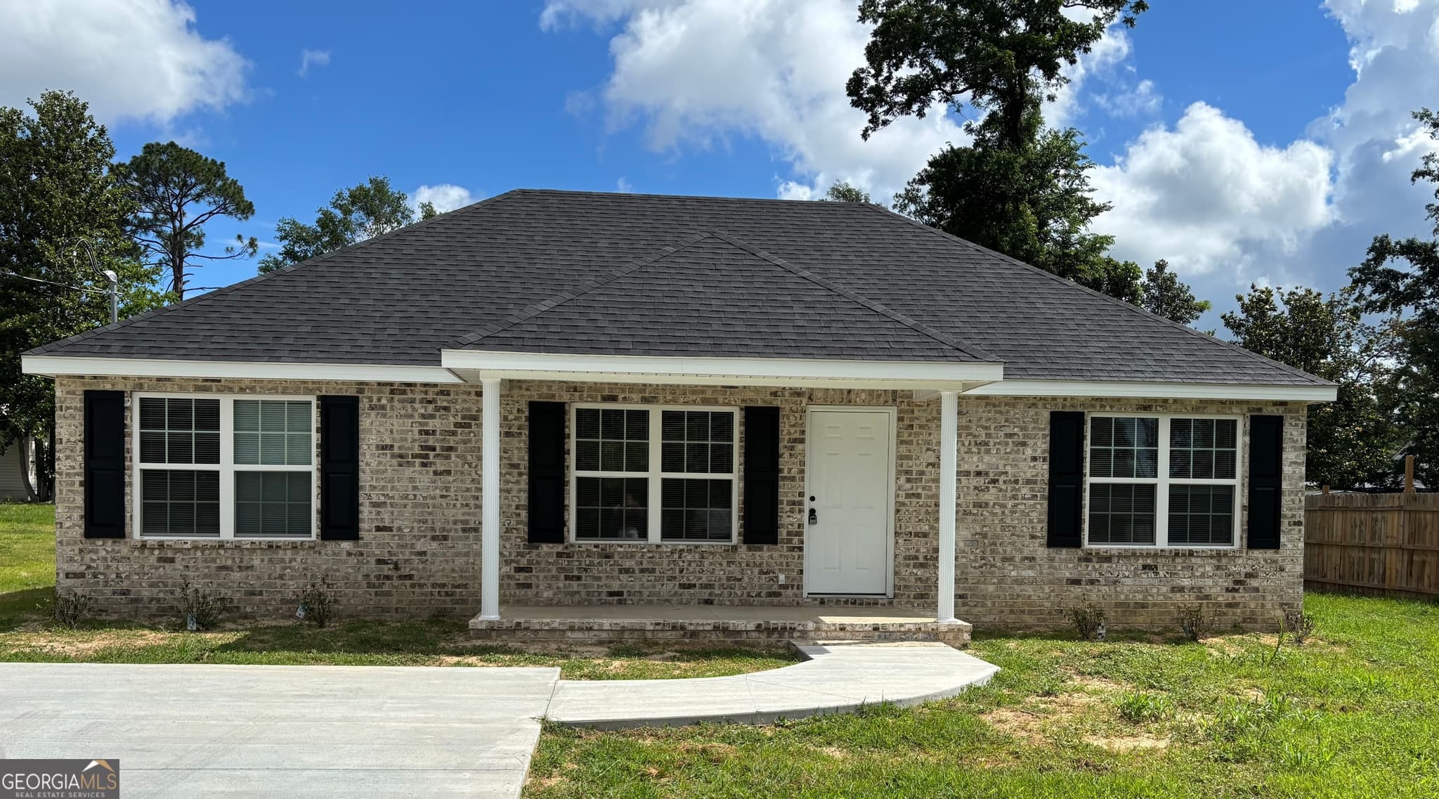 3 bedroom, 2 bathroom, 1,218 sq ft single family residence for sale at 304 E 6th Street, Vidalia, GA 30474 — photo 1 of 16
