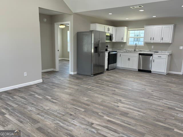 3 bedroom, 2 bathroom, 1,218 sq ft single family residence for sale at 304 E 6th Street, Vidalia, GA 30474 — photo 4
