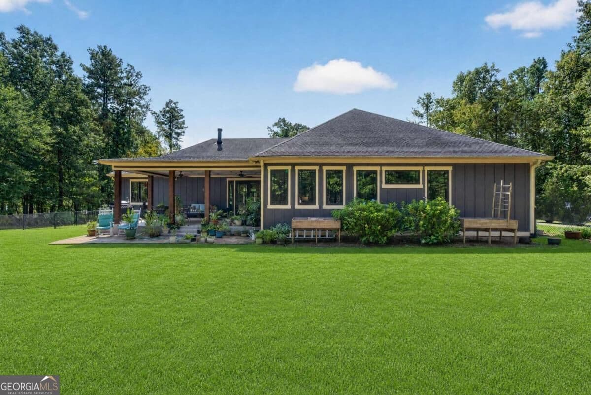 3 bedroom, 3 bathroom, 3,154 sq ft single family residence under contract at 151 Sinclair Circle, Eatonton, GA 31024 — photo 3