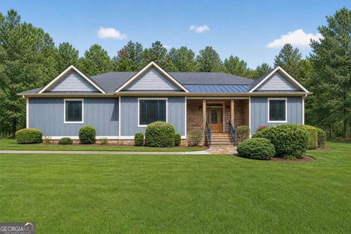 3 bedroom, 3 bathroom, 3,154 sq ft single family residence under contract at 151 Sinclair Circle, Eatonton, GA 31024